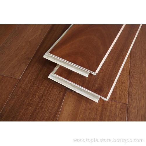 Piso de parquet de madeira escura de cor escura